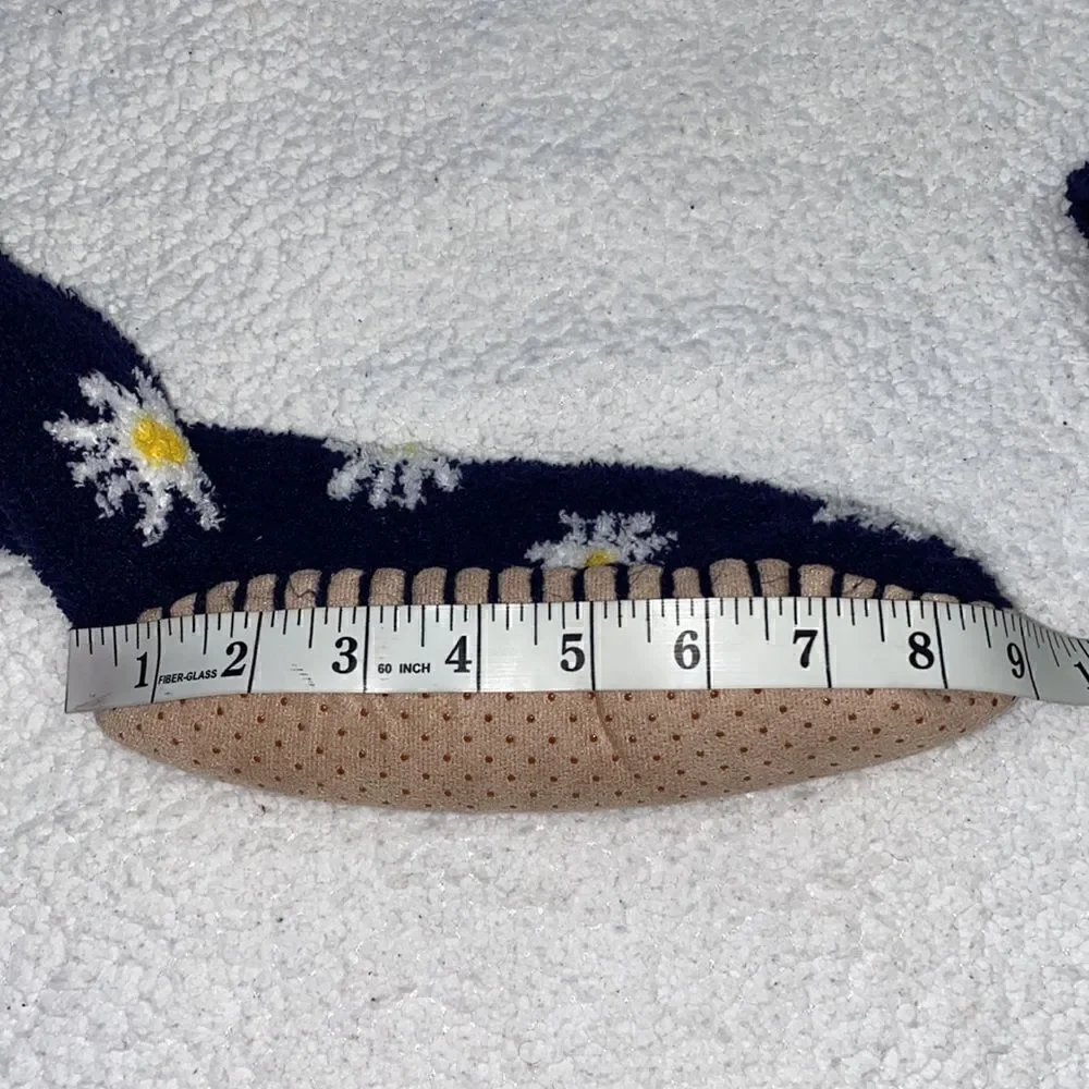 Old Navy Girls Printed Slippers Sock(Size Medium)